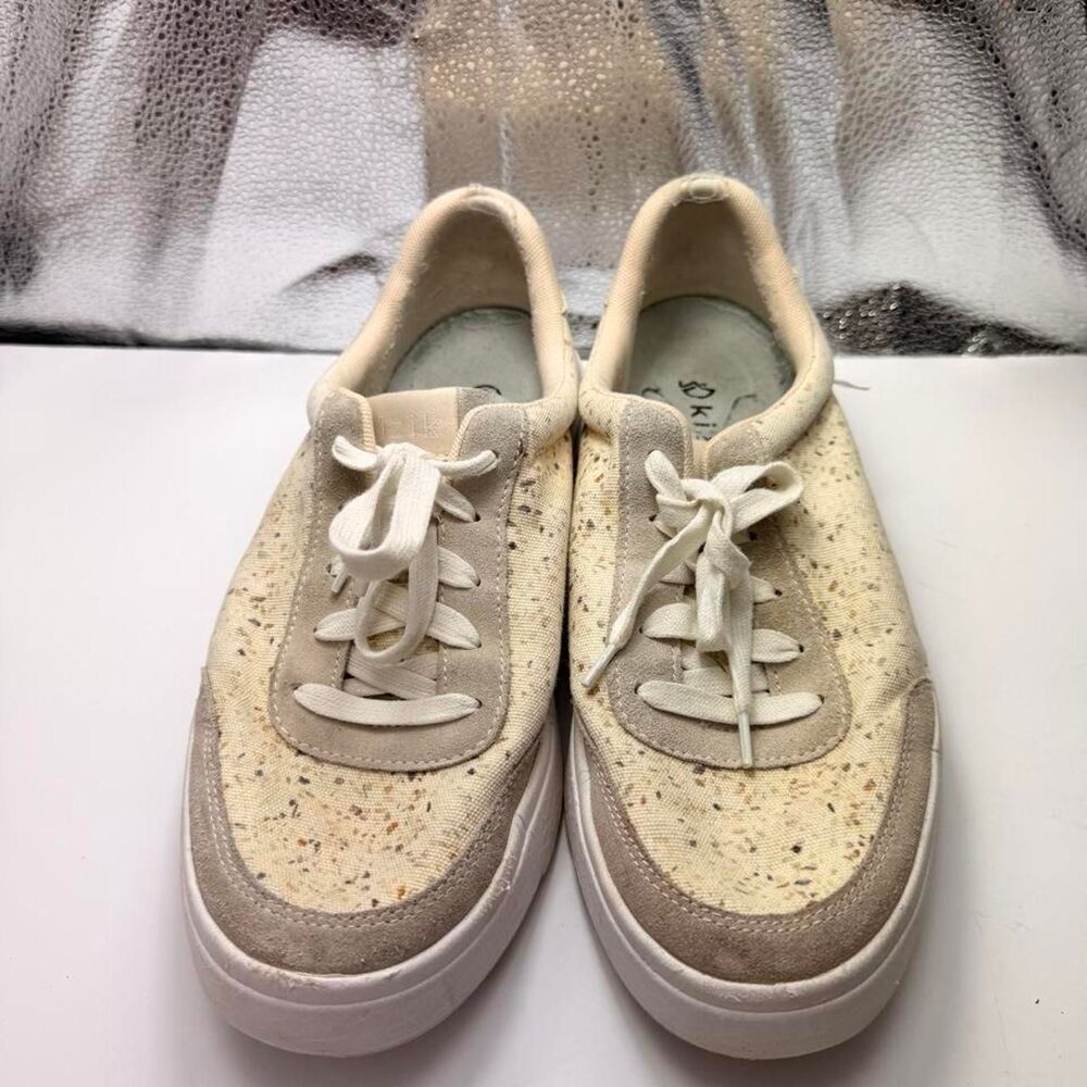 Unbranded Men's Cream and White Trainers